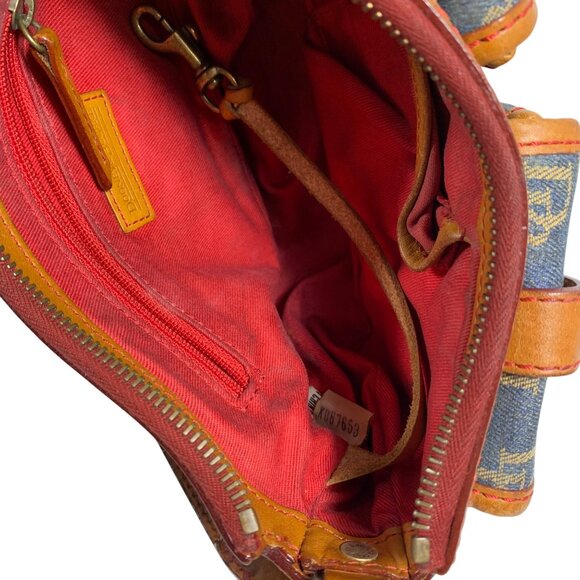 VTG Dooney Bourke Signature Small Denim Leather Trim Banana Shoulder Bag Purse - Picture 7 of 14